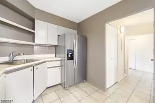 1055 River Rd, Edgewater, NJ 07020 - Photo 10