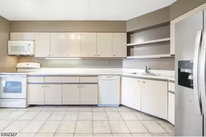 1055 River Rd #814, Edgewater, NJ 07020 - Photo 8