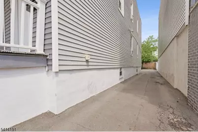 750 S 17th St #2, Newark, NJ 07103 - Photo 24