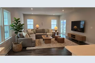 4 Coopers Hawk Ct, Washington Township, NJ 07882 - Photo 2