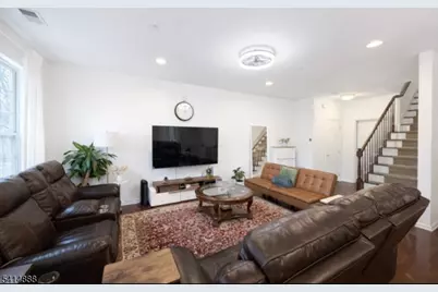 8 Swing Bridge Ln, South Bound Brook Boro, NJ 08880 - Photo 2