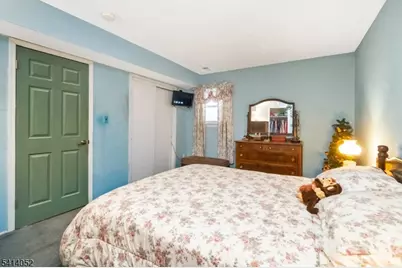 203 Powderhorn Dr, Lopatcong Township, NJ 08865 - Photo 28