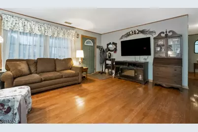 203 Powderhorn Dr, Lopatcong Township, NJ 08865 - Photo 10