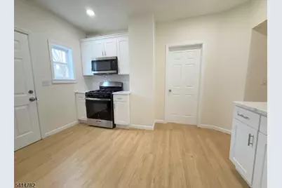 356 Carnegie Pl, Union Township, NJ 07088 - Photo 4