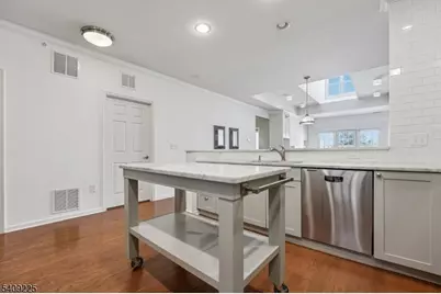 104 Quarry Dr, Woodland Park, NJ 07424 - Photo 4