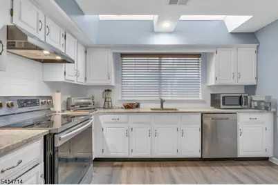 74 Academy Court, Bedminster Township, NJ 07921 - Photo 12