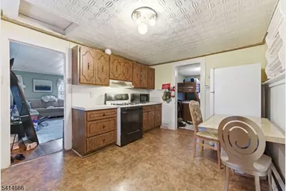 302 Oswald Pl, Union Township, NJ 07088 - Photo 6