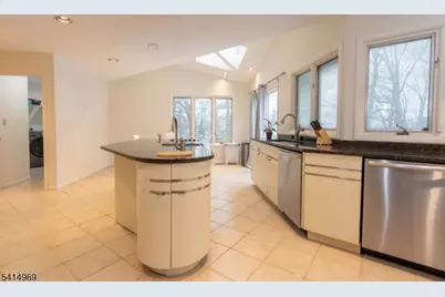 22 Post Ln, Livingston, NJ 07039 - Photo 6