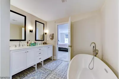 736 Station Rd, Dunellen, NJ 08812 - Photo 34