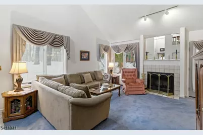 20 Heritage Ct, Jefferson Township, NJ 07438 - Photo 6