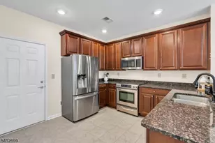 17 Jasmine Ln, Garfield, NJ 07026 - Photo 8