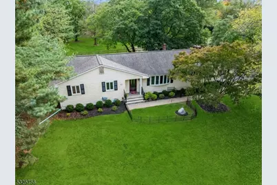 102 Jamestown Rd, Montgomery Township, NJ 08502 - Photo 2