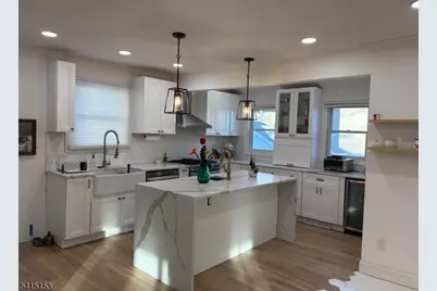 287 Gifford Pl, Teaneck Township, NJ 07666 - Photo 12