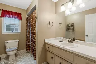 13 Grandview Cir, Raritan Township, NJ 08822 - Photo 28