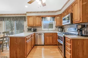 13 Grandview Cir, Raritan Township, NJ 08822 - Photo 10