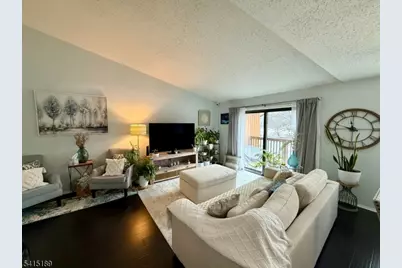 137 Drake Ln, Roxbury Township, NJ 07852 - Photo 6