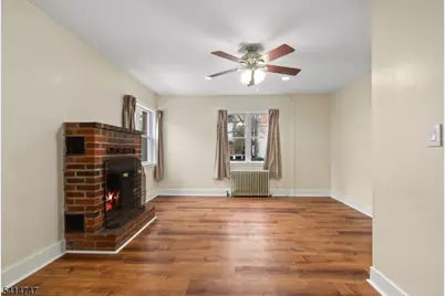 19 Adams St, Belvidere, NJ 07823 - Photo 4