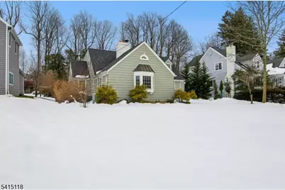 10 Great Hills Ter, Millburn, NJ 07078 - Photo 2