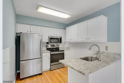 66 Village Green Rd, Bedminster Township, NJ 07921 - Photo 12