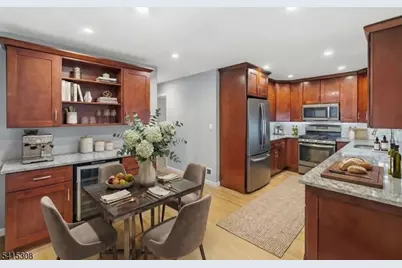 117 Sunset Ky, Secaucus, NJ 07094 - Photo 24