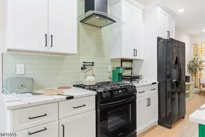 16 Eagle St, Newark, NJ 07102 - Photo 8