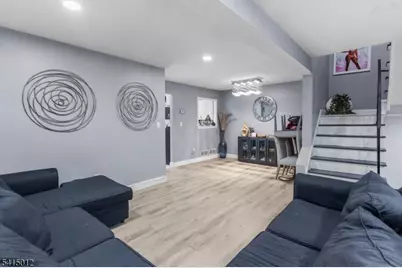 40 Bennington Sq, Washington Township, NJ 07840 - Photo 4