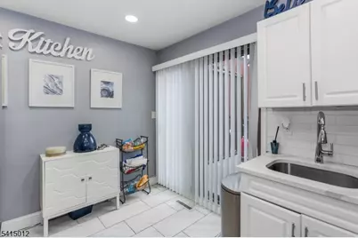 40 Bennington Sq, Washington Township, NJ 07840 - Photo 6