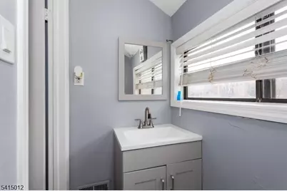 40 Bennington Sq, Washington Township, NJ 07840 - Photo 12