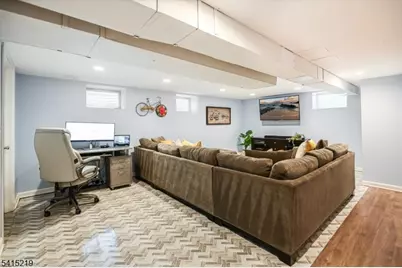 1 Hilltop Pl, Montclair, NJ 07042 - Photo 20