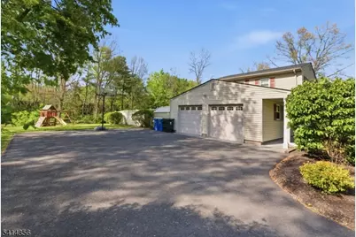 61 Queen Anne Dr, Bernards Township, NJ 07920 - Photo 4
