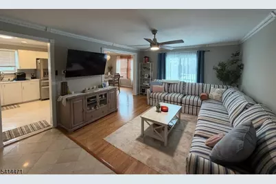 25 Frankie Ln, East Hanover Township, NJ 07936 - Photo 2