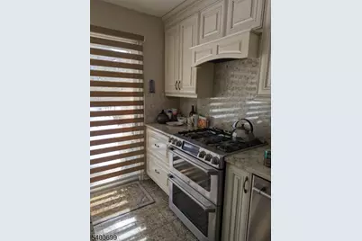 47 Eton Ct, Bedminster Township, NJ 07921 - Photo 4