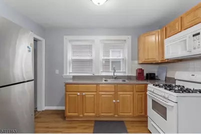 51 Ampere Pkwy, East Orange, NJ 07017 - Photo 10