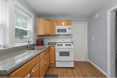 51 Ampere Pkwy, East Orange, NJ 07017 - Photo 12