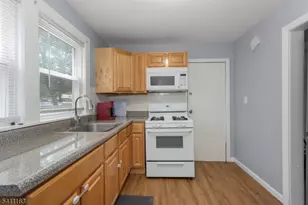 51 Ampere Pkwy, East Orange, NJ 07017 - Photo 12