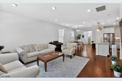 110 Grabowski Dr, Sayreville, NJ 08859 - Photo 10