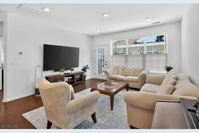 110 Grabowski Dr, Sayreville, NJ 08859 - Photo 8