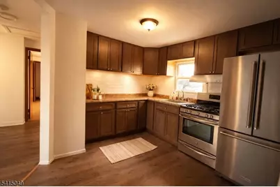 34 Mawhinney Ave, Hawthorne, NJ 07506 - Photo 4