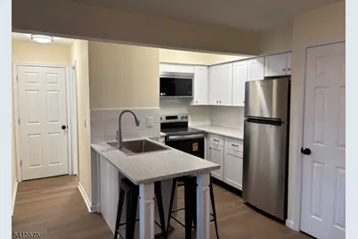 11 Mountain Court, Bedminster Township, NJ 07921 - Photo 2