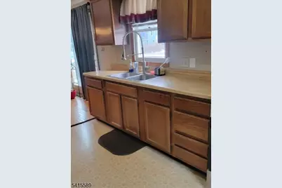 8 N Governor Haines St, Hamburg, NJ 07419 - Photo 2