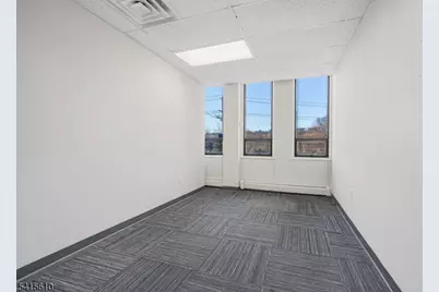 1 Lethbridge Plz, Mahwah, NJ 07430 - Photo 10