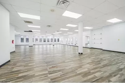 1 Lethbridge Plz, Mahwah, NJ 07430 - Photo 2