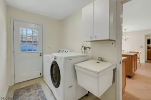 115 Berkeley Cir, Bernards Township, NJ 07920 - Photo 16