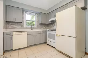 107 Huckleberry Ct, Readington, NJ 08887 - Photo 2