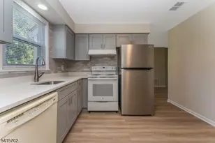 107 Huckleberry Ct, Readington, NJ 08887 - Photo 2