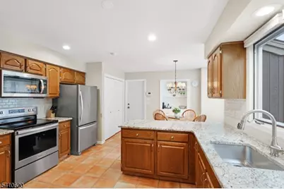 35 Roberts Cir, Bernards Township, NJ 07920 - Photo 10