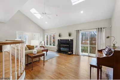 35 Roberts Cir, Bernards Township, NJ 07920 - Photo 4