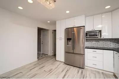 34 Lincoln St, Roseland, NJ 07068 - Photo 10