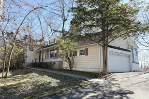 113 Crest Dr, Berkeley Heights Township, NJ 07922 - Photo 2