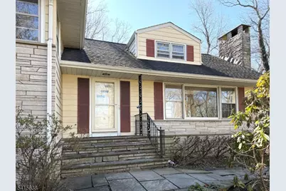 113 Crest Dr, Berkeley Heights Township, NJ 07922 - Photo 4